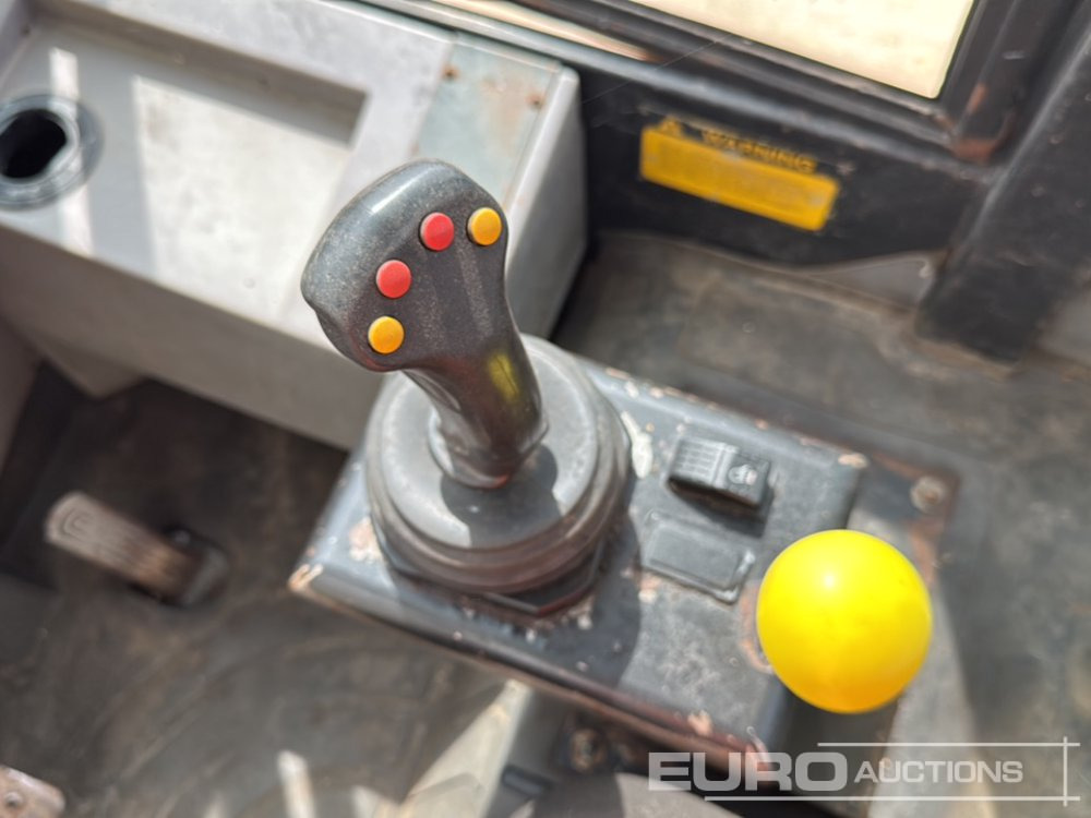 Telescopic wheel loader JCB TM200: picture 30
