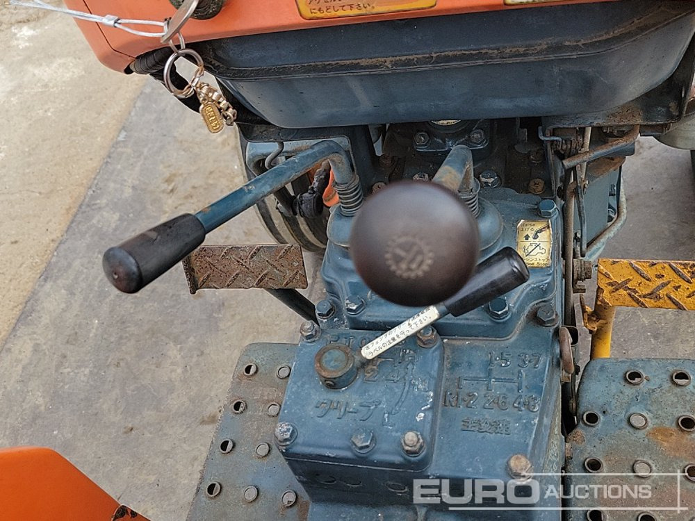 Compact tractor Kubota L1801: picture 27