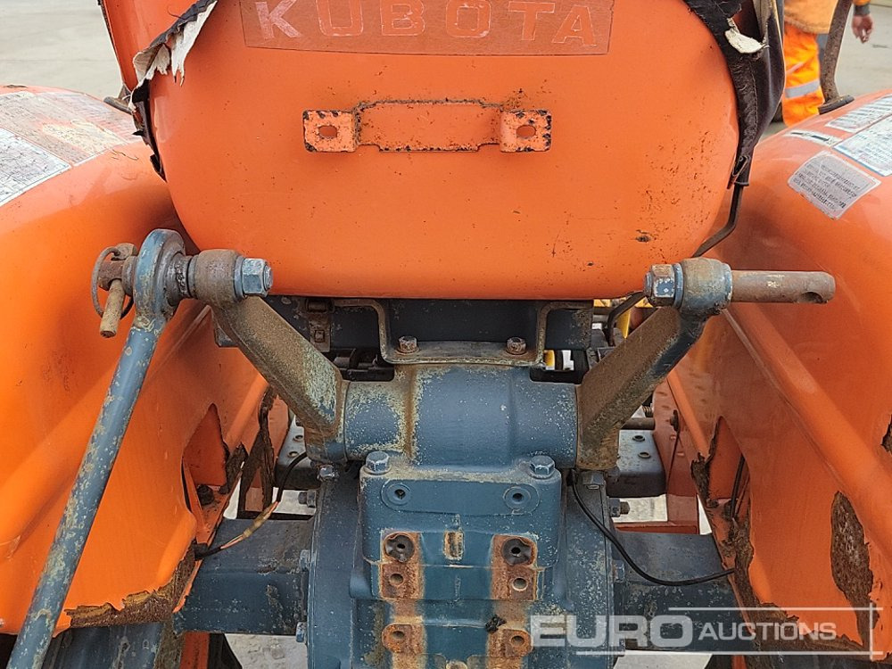 Compact tractor Kubota L1801: picture 14