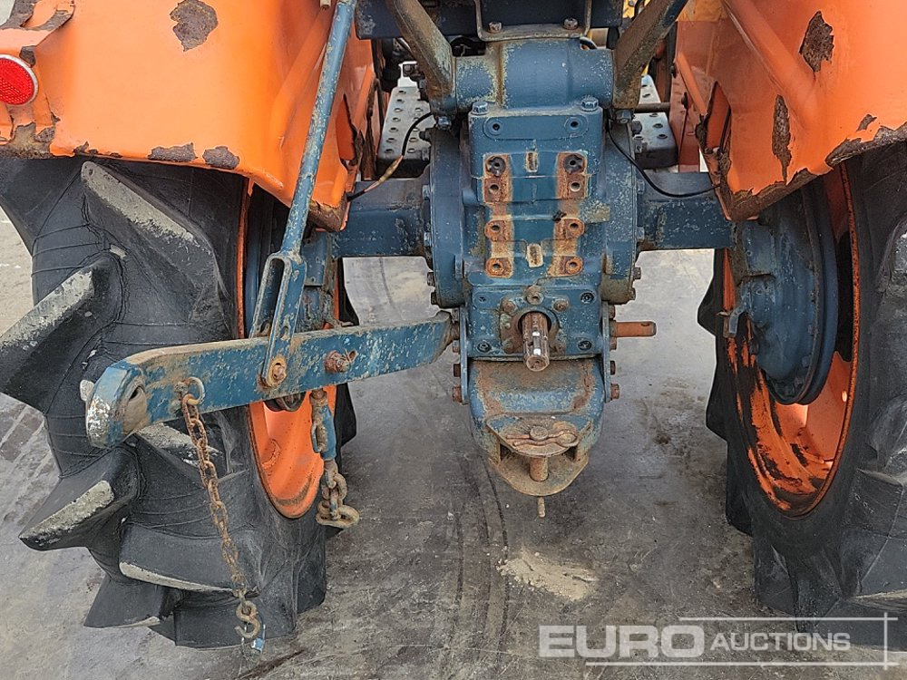 Compact tractor Kubota L1801: picture 13