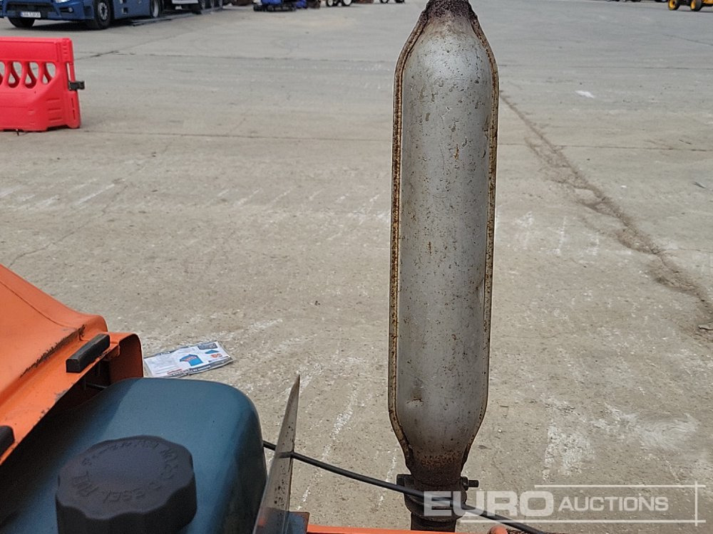 Compact tractor Kubota L1801: picture 21