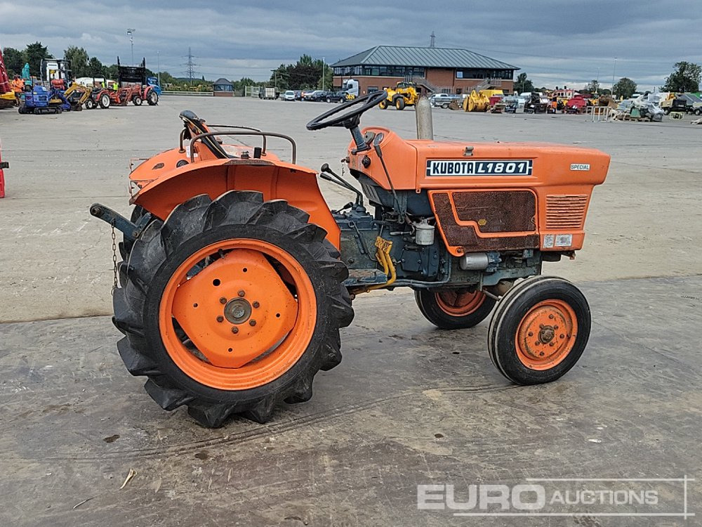 Compact tractor Kubota L1801: picture 6
