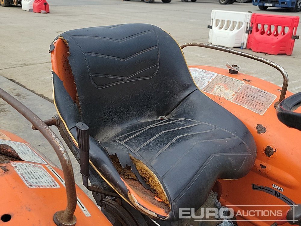 Compact tractor Kubota L1801: picture 24