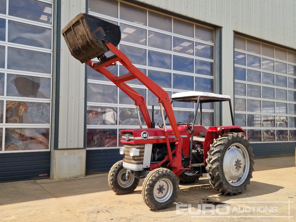 Massey Ferguson MF165 - Farm tractor: picture 1 Massey Ferguson MF165 - Farm tractor: picture 1