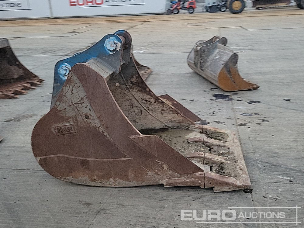 Miller 44" Digging Bucket 80mm Pin to suit 20 Ton Excavator - Bucket: picture 4 Miller 44" Digging Bucket 80mm Pin to suit 20 Ton Excavator - Bucket: picture 4