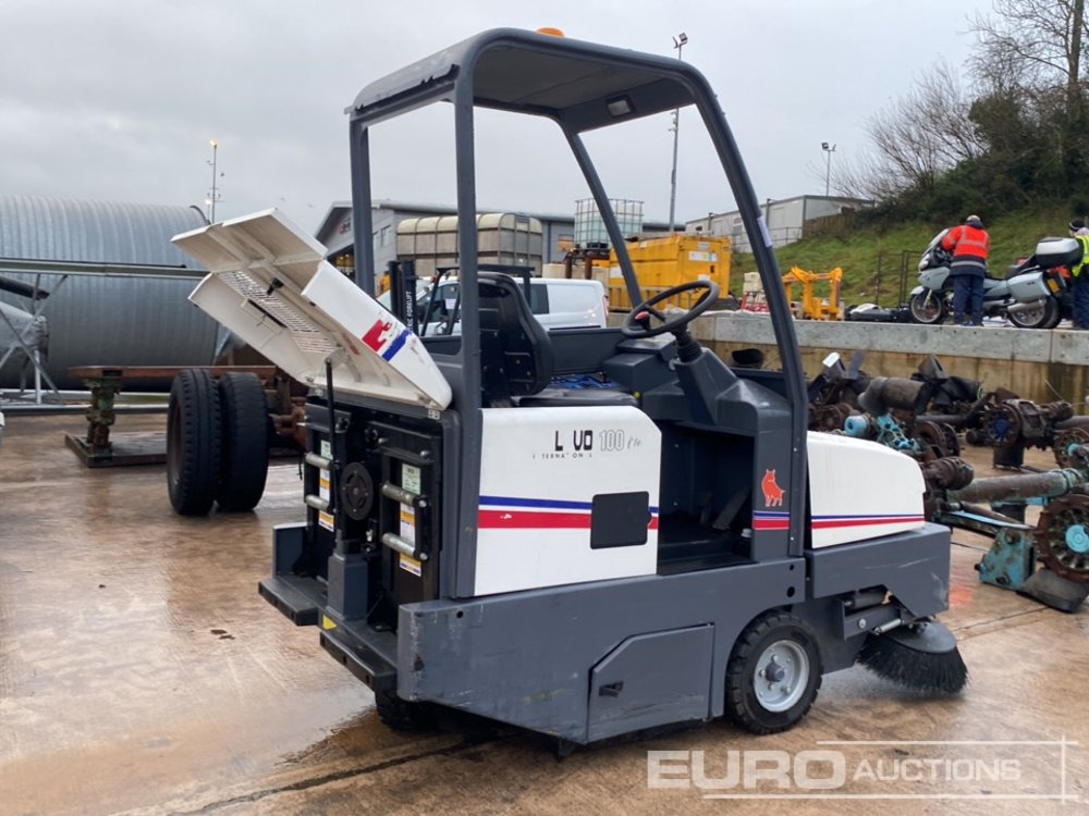 2013 Dulevo 100EH Ride on Sweeper - Other machinery: picture 4 2013 Dulevo 100EH Ride on Sweeper - Other machinery: picture 4