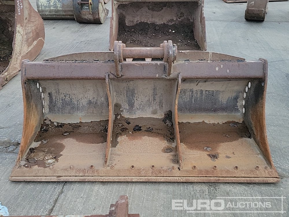 Rhinox 84" Ditching Bucket 80mm Pin to suit 20 Ton Excavator - Bucket: picture 2 Rhinox 84" Ditching Bucket 80mm Pin to suit 20 Ton Excavator - Bucket: picture 2