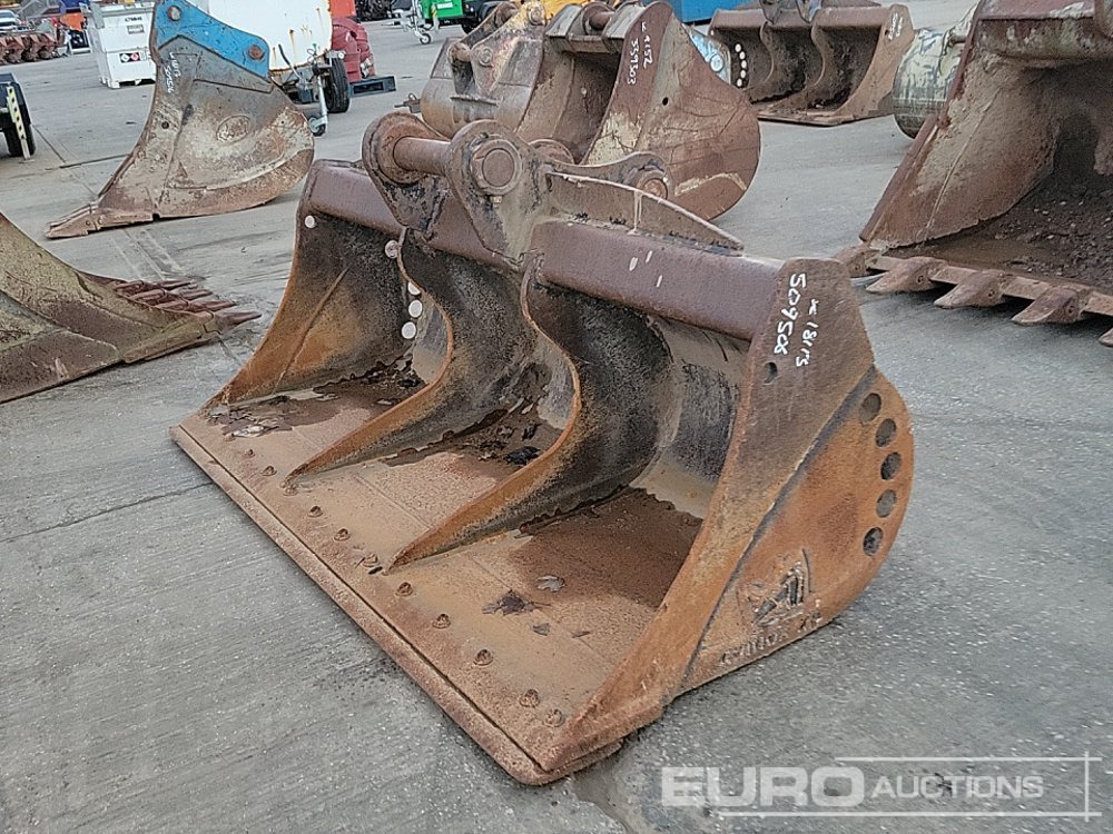 Rhinox 84" Ditching Bucket 80mm Pin to suit 20 Ton Excavator - Bucket: picture 1 Rhinox 84" Ditching Bucket 80mm Pin to suit 20 Ton Excavator - Bucket: picture 1