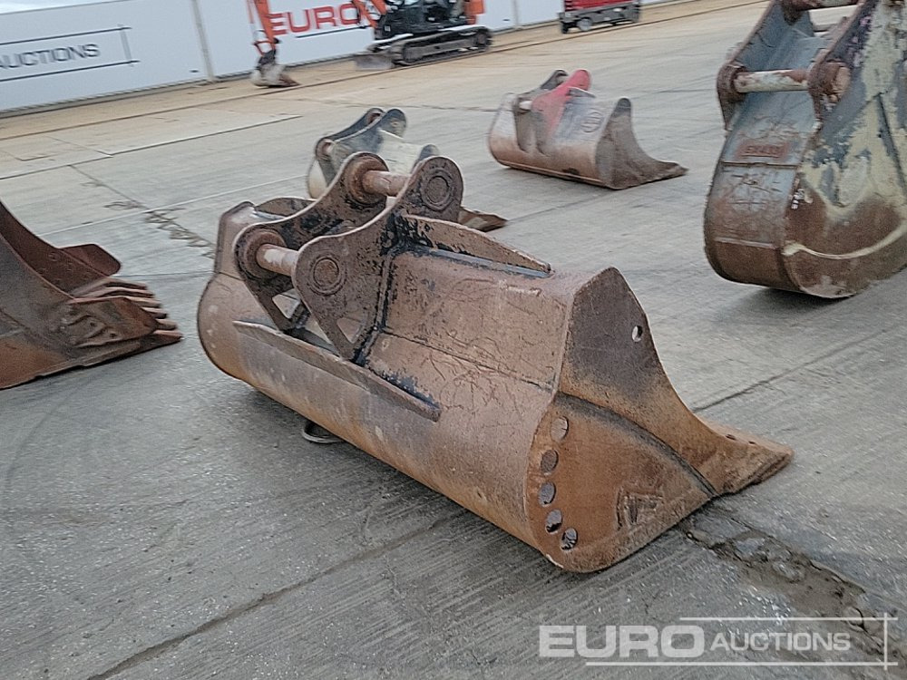 Rhinox 84" Ditching Bucket 80mm Pin to suit 20 Ton Excavator - Bucket: picture 5 Rhinox 84" Ditching Bucket 80mm Pin to suit 20 Ton Excavator - Bucket: picture 5
