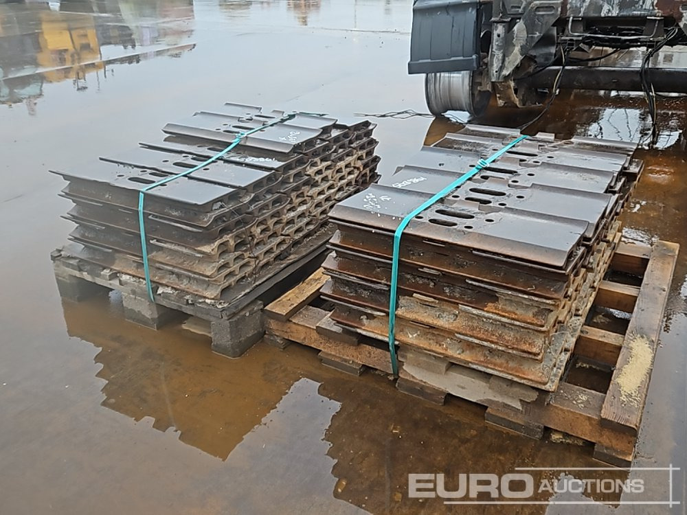 Pallet of 600mm Track Pads to suit Cat 330F (2 of) - Spare parts: picture 1 Pallet of 600mm Track Pads to suit Cat 330F (2 of) - Spare parts: picture 1