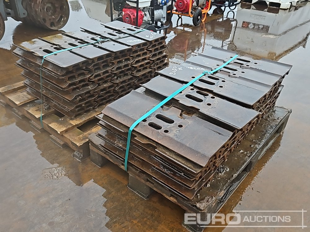 Pallet of 600mm Track Pads to suit Cat 330F (2 of) - Spare parts: picture 5 Pallet of 600mm Track Pads to suit Cat 330F (2 of) - Spare parts: picture 5