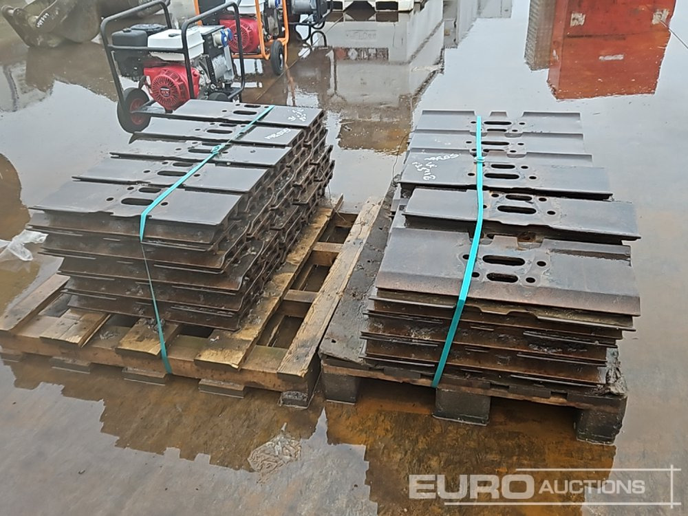 Pallet of 600mm Track Pads to suit Cat 330F (2 of) - Spare parts: picture 4 Pallet of 600mm Track Pads to suit Cat 330F (2 of) - Spare parts: picture 4