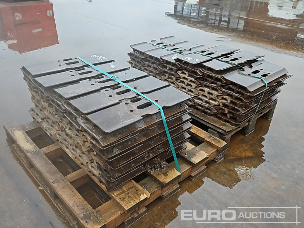 Pallet of 600mm Track Pads to suit Cat 330F (2 of) - Spare parts: picture 3 Pallet of 600mm Track Pads to suit Cat 330F (2 of) - Spare parts: picture 3