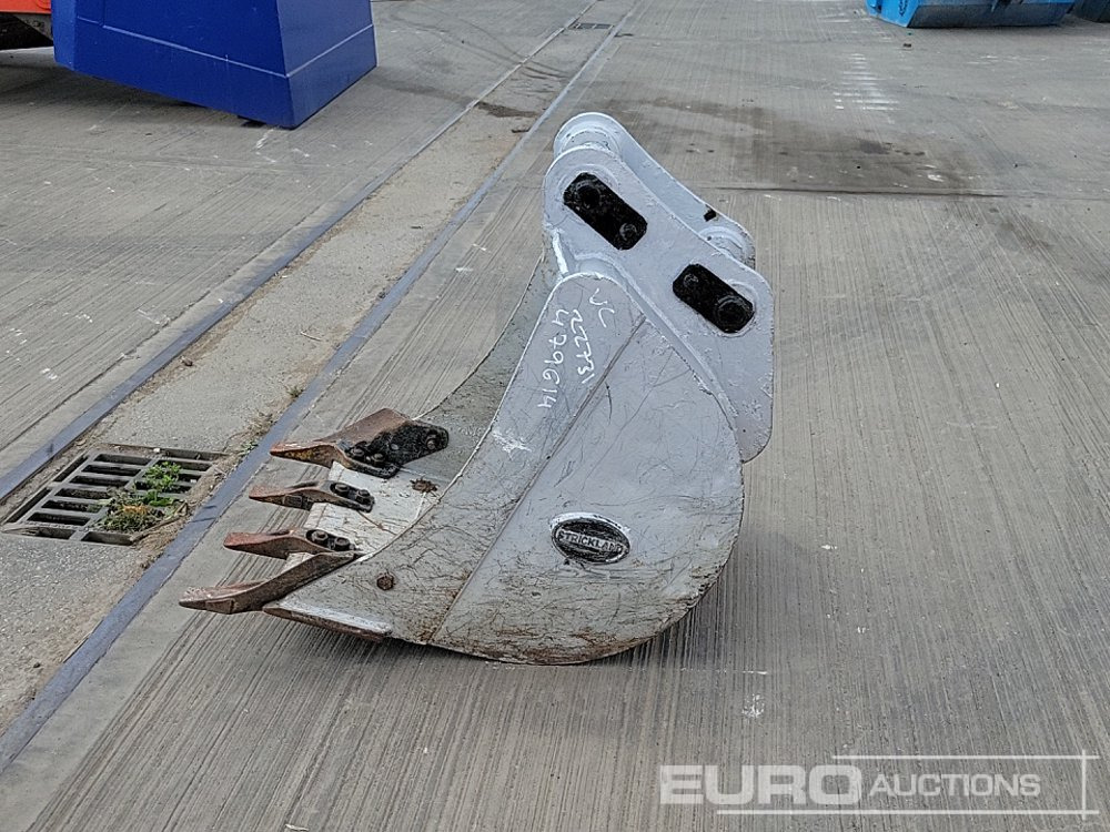 Strickland 24" Digging Bucket 65mm Pin to suit - Bucket: picture 2 Strickland 24" Digging Bucket 65mm Pin to suit - Bucket: picture 2