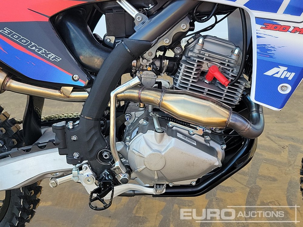 Motorcycle Unused 2025 Apollo Storm 300cc Motorcross Bike, 21" Front, 18" Rear Tyres, Electric Start, Air Cooled, Hydraulic Suspension, Disc Brakes, Lighting Kit (UNASSEMBLED): picture 17 Motorcycle Unused 2025 Apollo Storm 300cc Motorcross Bike, 21" Front, 18" Rear Tyres, Electric Start, Air Cooled, Hydraulic Suspension, Disc Brakes, Lighting Kit (UNASSEMBLED): picture 17