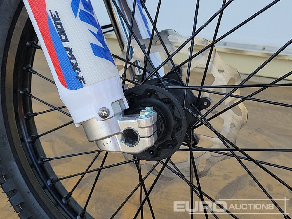 Motorcycle Unused 2025 Apollo Storm 300cc Motorcross Bike, 21" Front, 18" Rear Tyres, Electric Start, Air Cooled, Hydraulic Suspension, Disc Brakes, Lighting Kit (UNASSEMBLED): picture 16 Motorcycle Unused 2025 Apollo Storm 300cc Motorcross Bike, 21" Front, 18" Rear Tyres, Electric Start, Air Cooled, Hydraulic Suspension, Disc Brakes, Lighting Kit (UNASSEMBLED): picture 16