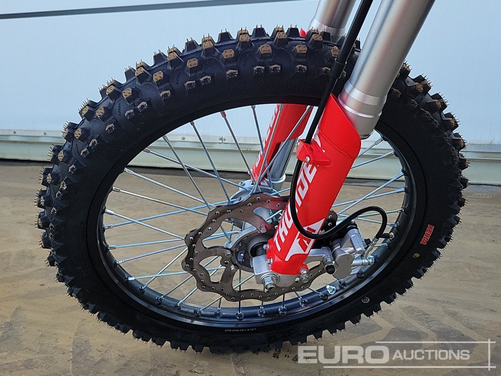 Motorcycle Unused 2025 Apollo Thunder 250cc Motorcross Bike, 21" Front, 18" Rear Tyres, Electric Start, Air Cooled, Hydraulic Suspension, Disc Brakes, Lighting Kit (UNASSEMBLED): picture 8 Motorcycle Unused 2025 Apollo Thunder 250cc Motorcross Bike, 21" Front, 18" Rear Tyres, Electric Start, Air Cooled, Hydraulic Suspension, Disc Brakes, Lighting Kit (UNASSEMBLED): picture 8