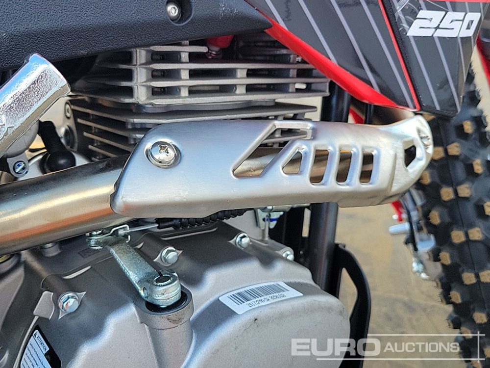 Motorcycle Unused 2025 Apollo Thunder 250cc Motorcross Bike, 21" Front, 18" Rear Tyres, Electric Start, Air Cooled, Hydraulic Suspension, Disc Brakes, Lighting Kit (UNASSEMBLED): picture 13 Motorcycle Unused 2025 Apollo Thunder 250cc Motorcross Bike, 21" Front, 18" Rear Tyres, Electric Start, Air Cooled, Hydraulic Suspension, Disc Brakes, Lighting Kit (UNASSEMBLED): picture 13