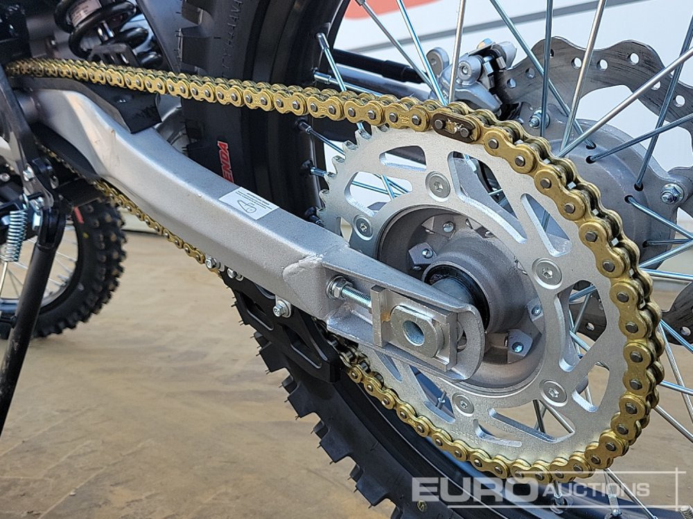 Motorcycle Unused 2025 Apollo Thunder 250cc Motorcross Bike, 21" Front, 18" Rear Tyres, Electric Start, Air Cooled, Hydraulic Suspension, Disc Brakes, Lighting Kit (UNASSEMBLED): picture 22 Motorcycle Unused 2025 Apollo Thunder 250cc Motorcross Bike, 21" Front, 18" Rear Tyres, Electric Start, Air Cooled, Hydraulic Suspension, Disc Brakes, Lighting Kit (UNASSEMBLED): picture 22