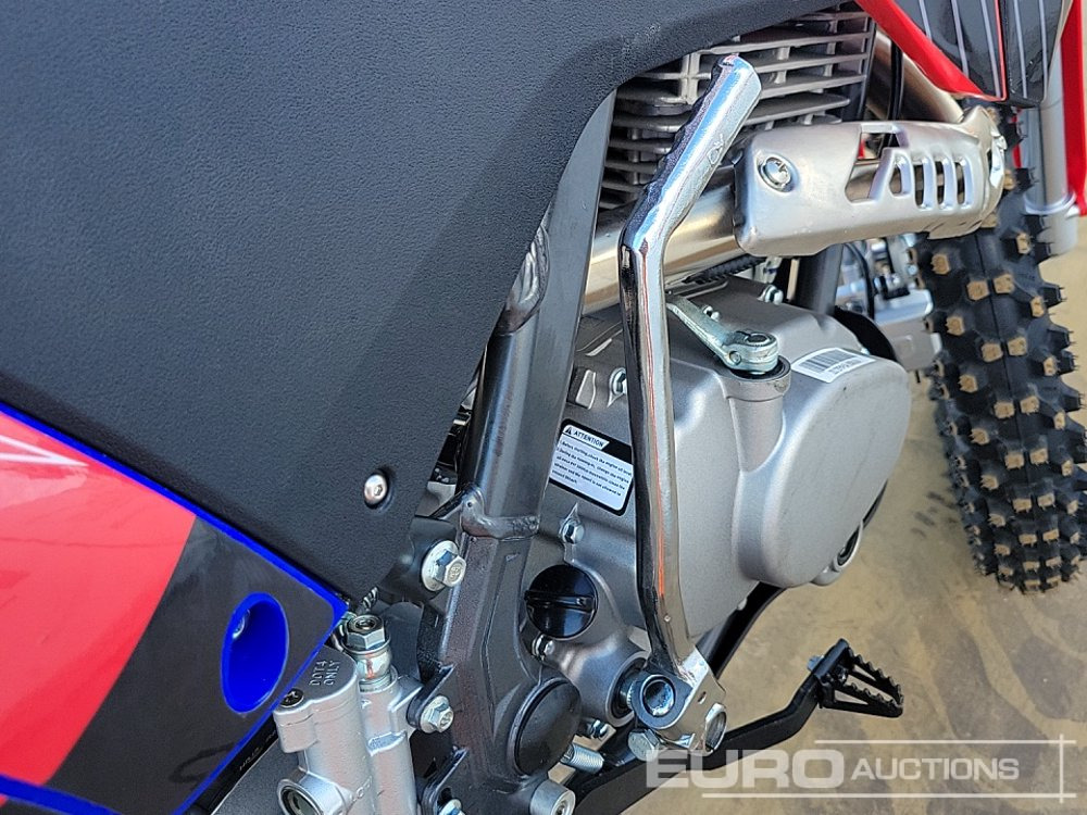 Motorcycle Unused 2025 Apollo Thunder 250cc Motorcross Bike, 21" Front, 18" Rear Tyres, Electric Start, Air Cooled, Hydraulic Suspension, Disc Brakes, Lighting Kit (UNASSEMBLED): picture 14 Motorcycle Unused 2025 Apollo Thunder 250cc Motorcross Bike, 21" Front, 18" Rear Tyres, Electric Start, Air Cooled, Hydraulic Suspension, Disc Brakes, Lighting Kit (UNASSEMBLED): picture 14