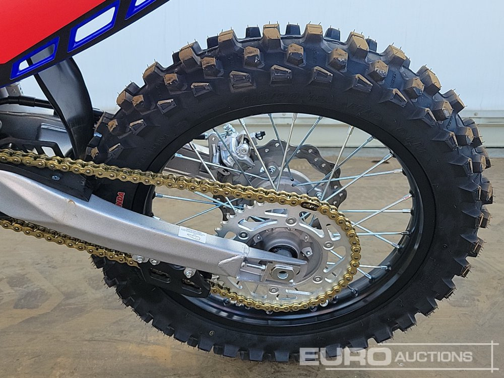 Motorcycle Unused 2025 Apollo Thunder 250cc Motorcross Bike, 21" Front, 18" Rear Tyres, Electric Start, Air Cooled, Hydraulic Suspension, Disc Brakes, Lighting Kit (UNASSEMBLED): picture 9 Motorcycle Unused 2025 Apollo Thunder 250cc Motorcross Bike, 21" Front, 18" Rear Tyres, Electric Start, Air Cooled, Hydraulic Suspension, Disc Brakes, Lighting Kit (UNASSEMBLED): picture 9