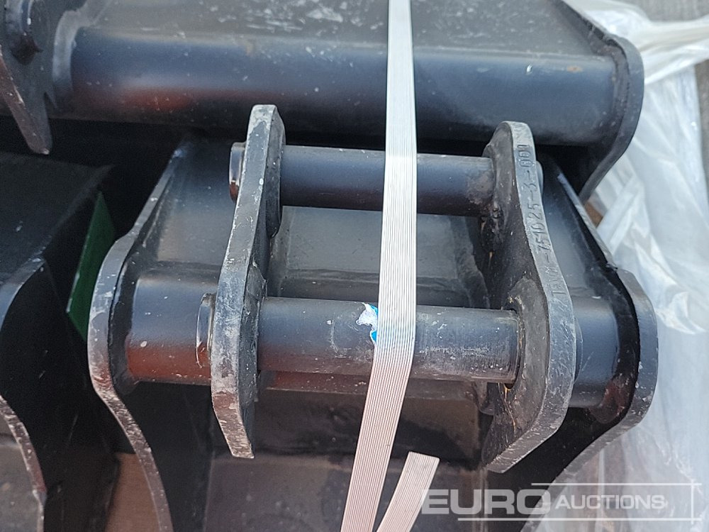 New Bucket Unused 34" Ditching, 18", 12" Digging Bucket 30mm Pin to suit Mini Excavator: picture 10