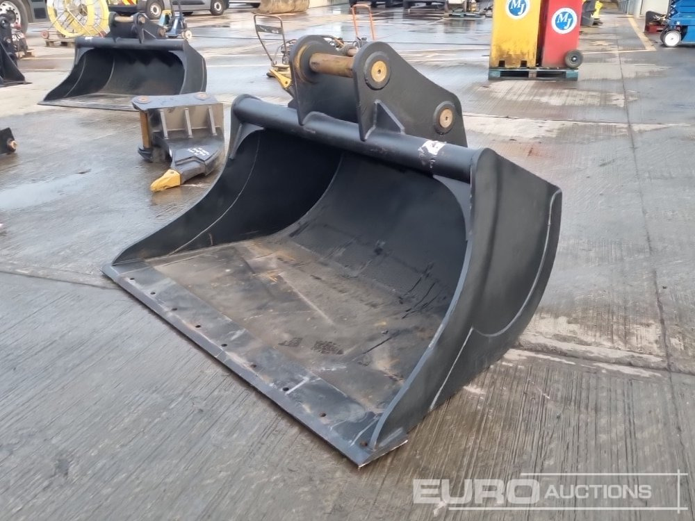 Unused 78" Scandinavian Bucket 80mm Pin to suit 20 Ton Excavator - Bucket: picture 1 Unused 78" Scandinavian Bucket 80mm Pin to suit 20 Ton Excavator - Bucket: picture 1