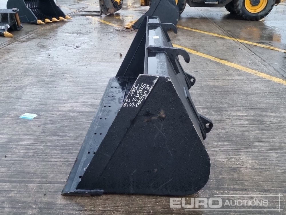 Unused 90" Loading Bucket to suit Telehandler - Bucket: picture 2 Unused 90" Loading Bucket to suit Telehandler - Bucket: picture 2