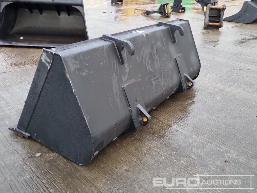 Unused 90" Loading Bucket to suit Telehandler - Bucket: picture 3 Unused 90" Loading Bucket to suit Telehandler - Bucket: picture 3