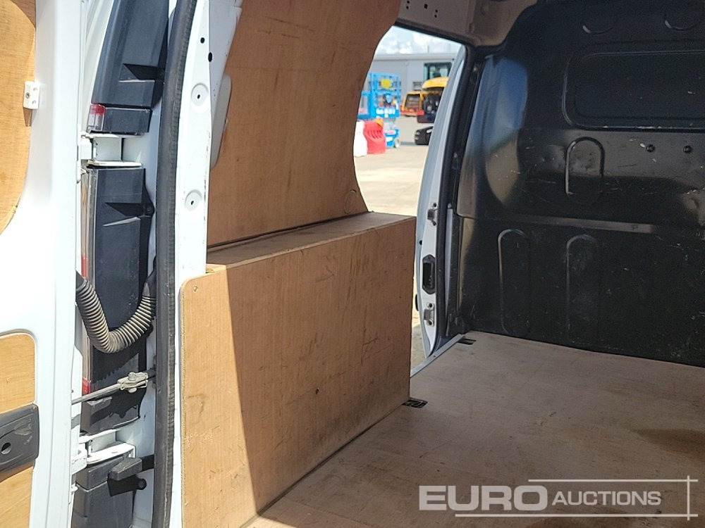 Van 2020 Nissan NV250: picture 17