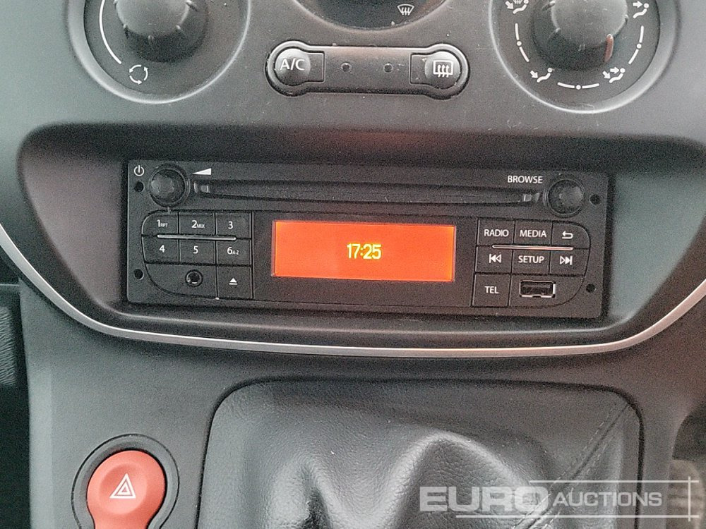 Van 2021 Nissan NV250: picture 26