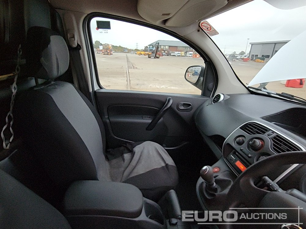 Van 2021 Nissan NV250: picture 29