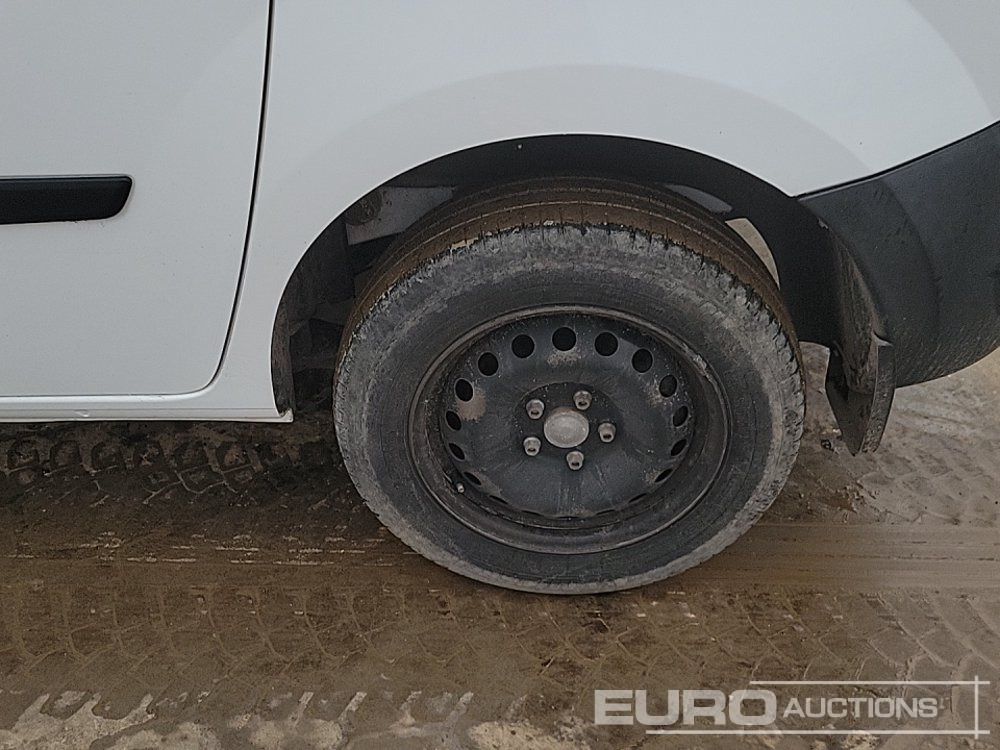 Van 2021 Nissan NV250: picture 10