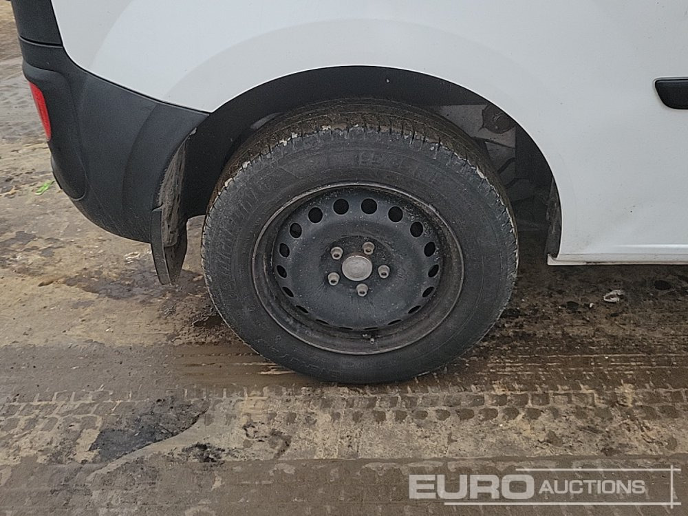 Van 2021 Nissan NV250: picture 11