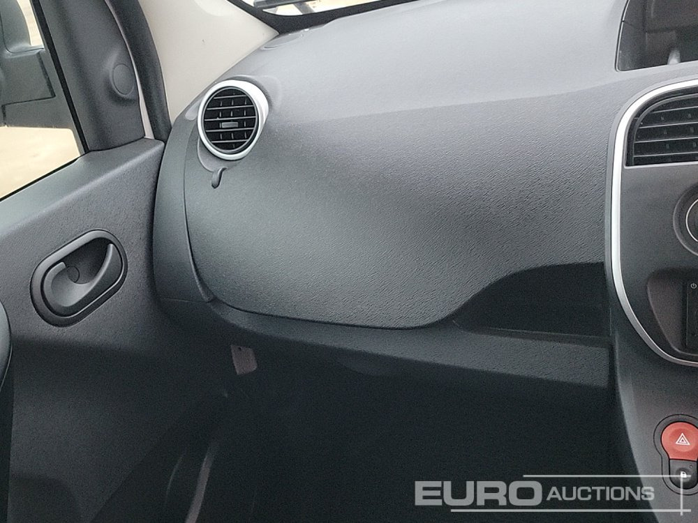 Van 2021 Nissan NV250: picture 30