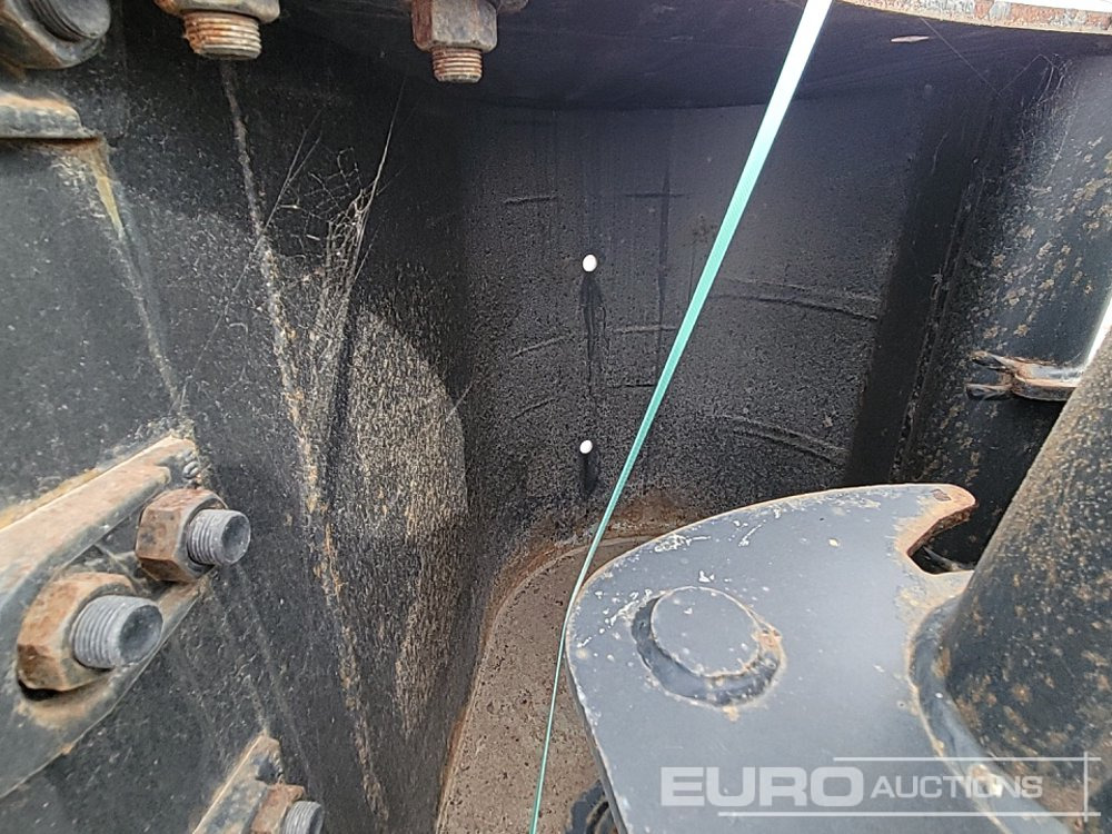 Bucket Volvo 30", 30" Digging Bucket 45mm Pin to suit 4-6 Ton Excavator: picture 9