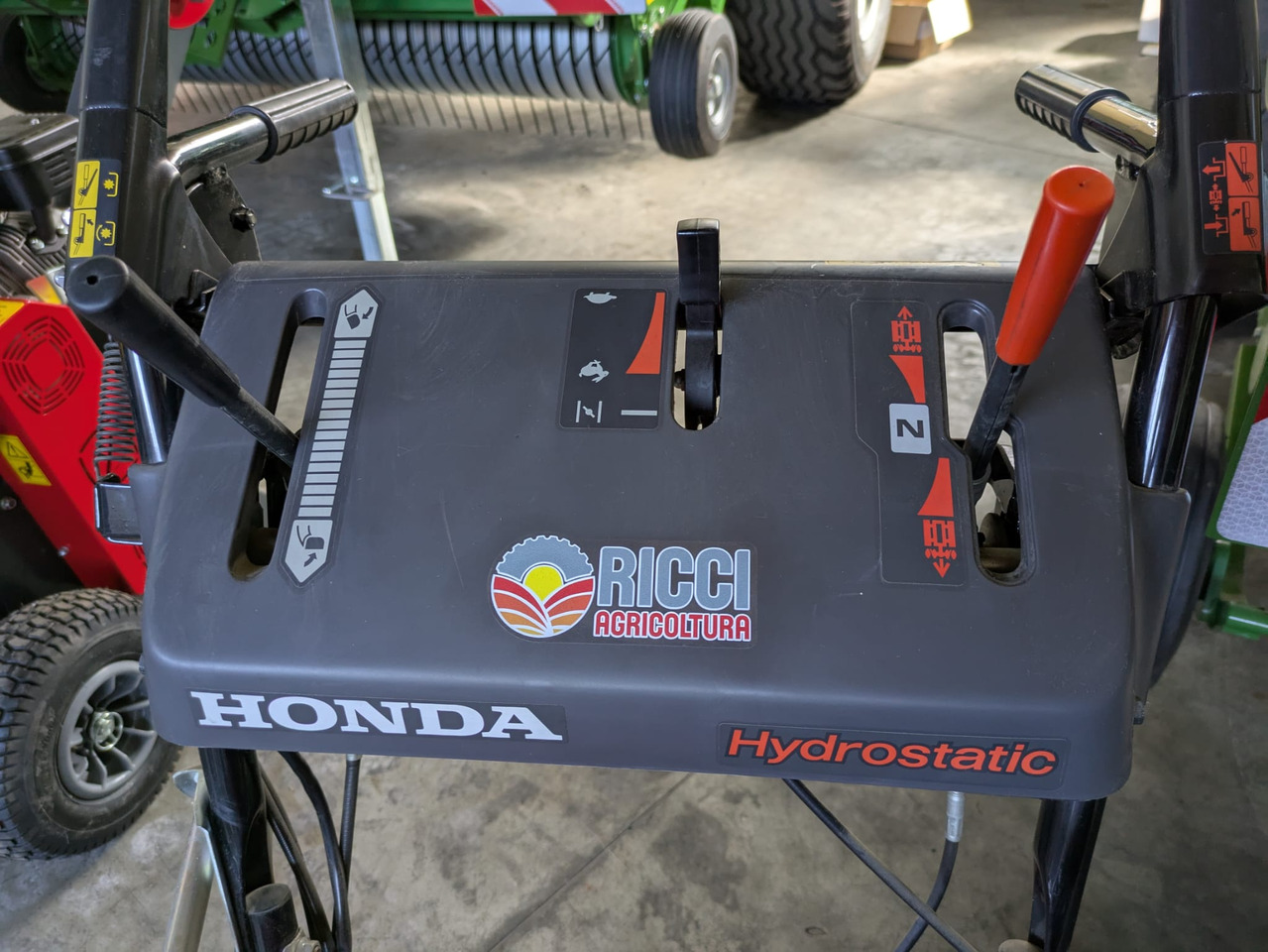 Turbina spazzaneve usata Honda HSS 760 - Garden equipment: picture 4 Turbina spazzaneve usata Honda HSS 760 - Garden equipment: picture 4