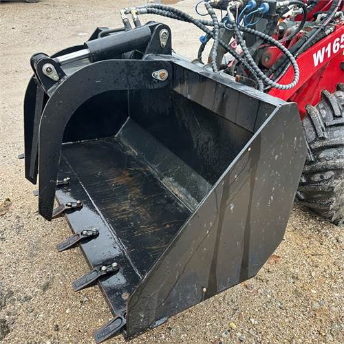 ABC 150 cm - Loader bucket: picture 3 ABC 150 cm - Loader bucket: picture 3