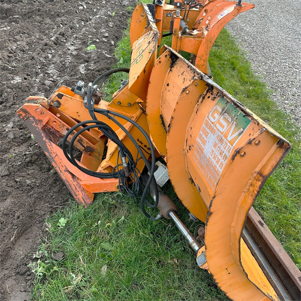 ABC Sneplov 240 cm - Sand/ Salt spreader: picture 4 ABC Sneplov 240 cm - Sand/ Salt spreader: picture 4