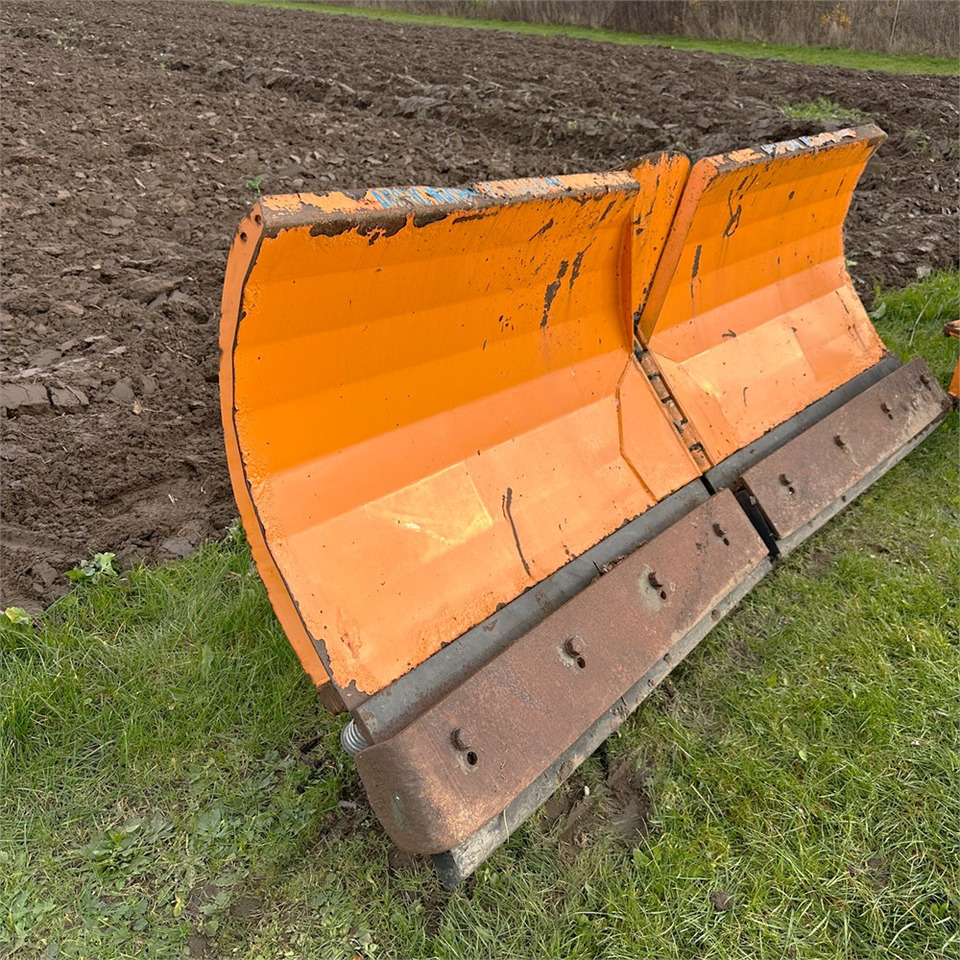 ABC Sneplov 240 cm - Sand/ Salt spreader: picture 3 ABC Sneplov 240 cm - Sand/ Salt spreader: picture 3