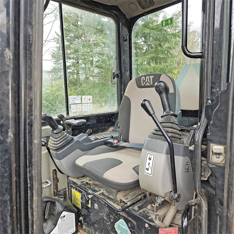 Mini excavator Caterpillar Cat 305D CR: picture 10