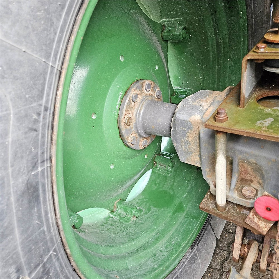 Farm tractor Claas Ares 697: picture 38 Farm tractor Claas Ares 697: picture 38