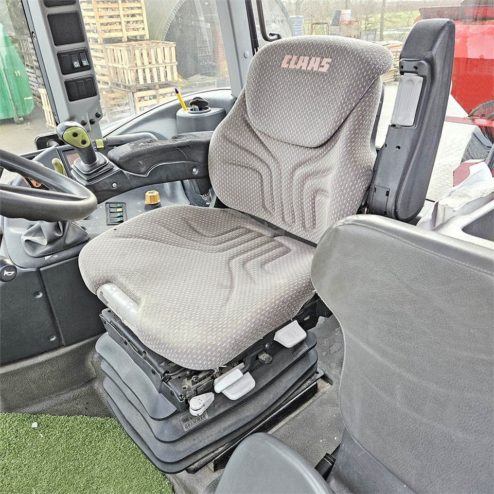 Farm tractor Claas Ares 697: picture 12 Farm tractor Claas Ares 697: picture 12