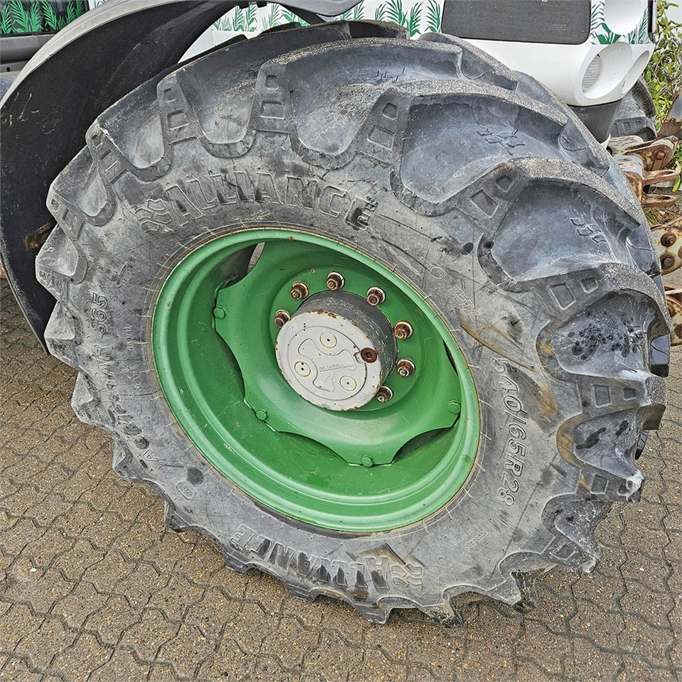 Farm tractor Claas Ares 697: picture 28 Farm tractor Claas Ares 697: picture 28