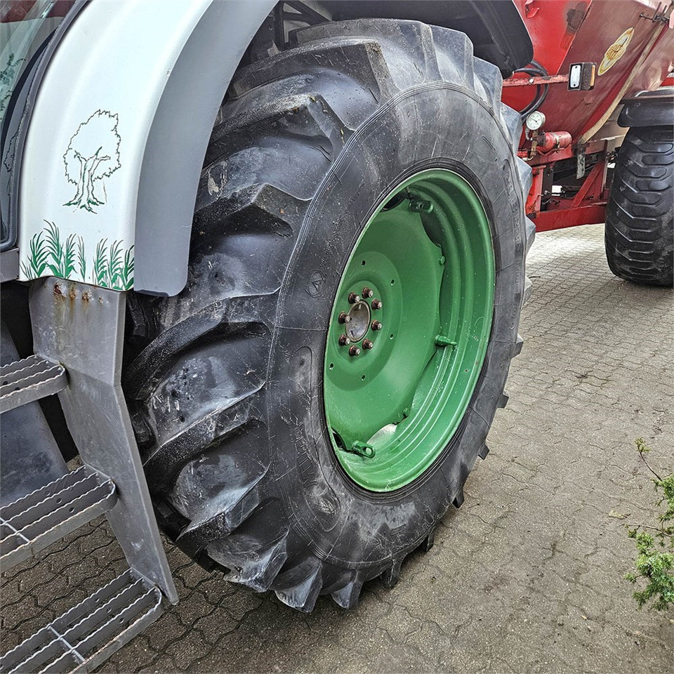 Farm tractor Claas Ares 697: picture 34 Farm tractor Claas Ares 697: picture 34