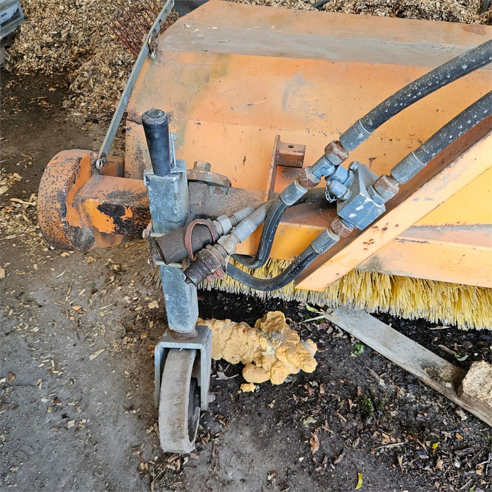 Epoke B200 - Broom: picture 5 Epoke B200 - Broom: picture 5