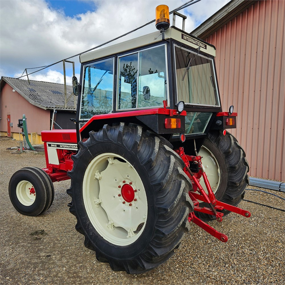 IH 844 S - Farm tractor: picture 4 IH 844 S - Farm tractor: picture 4