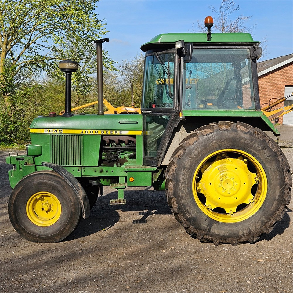 John Deere 2040 - Farm tractor: picture 3 John Deere 2040 - Farm tractor: picture 3