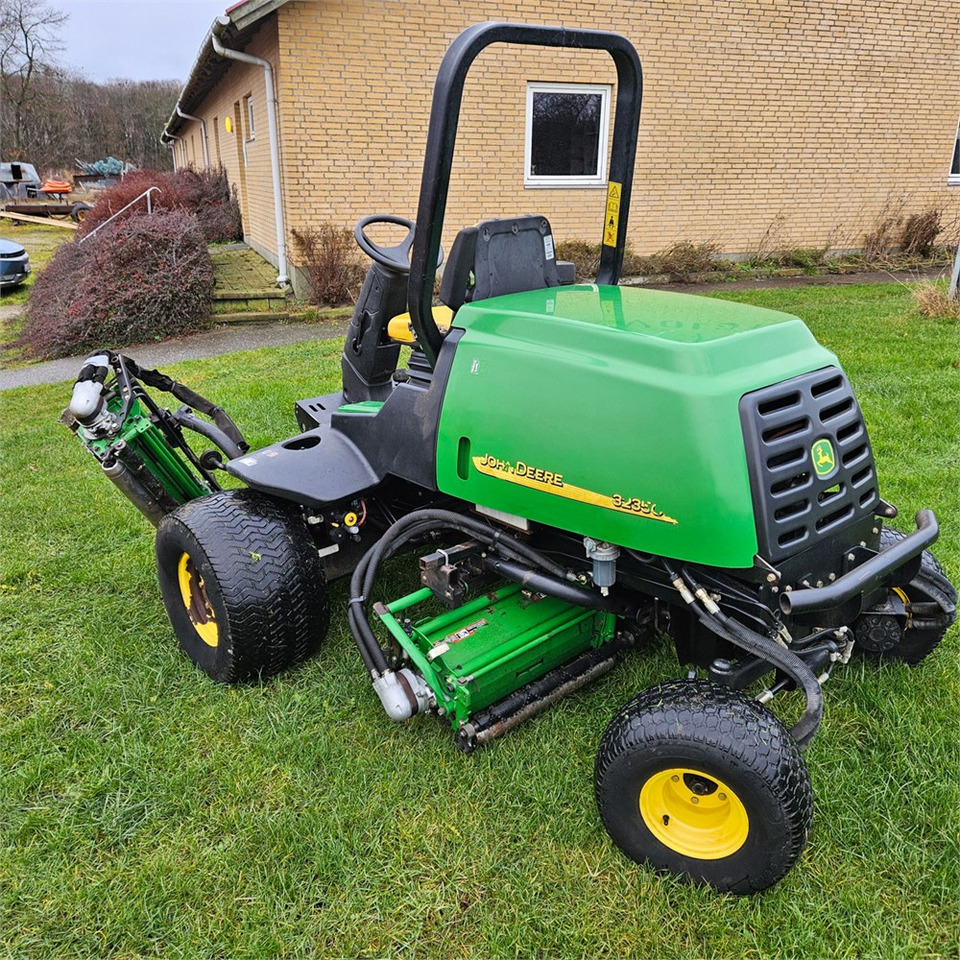 John Deere 3235C - Garden mower: picture 5 John Deere 3235C - Garden mower: picture 5