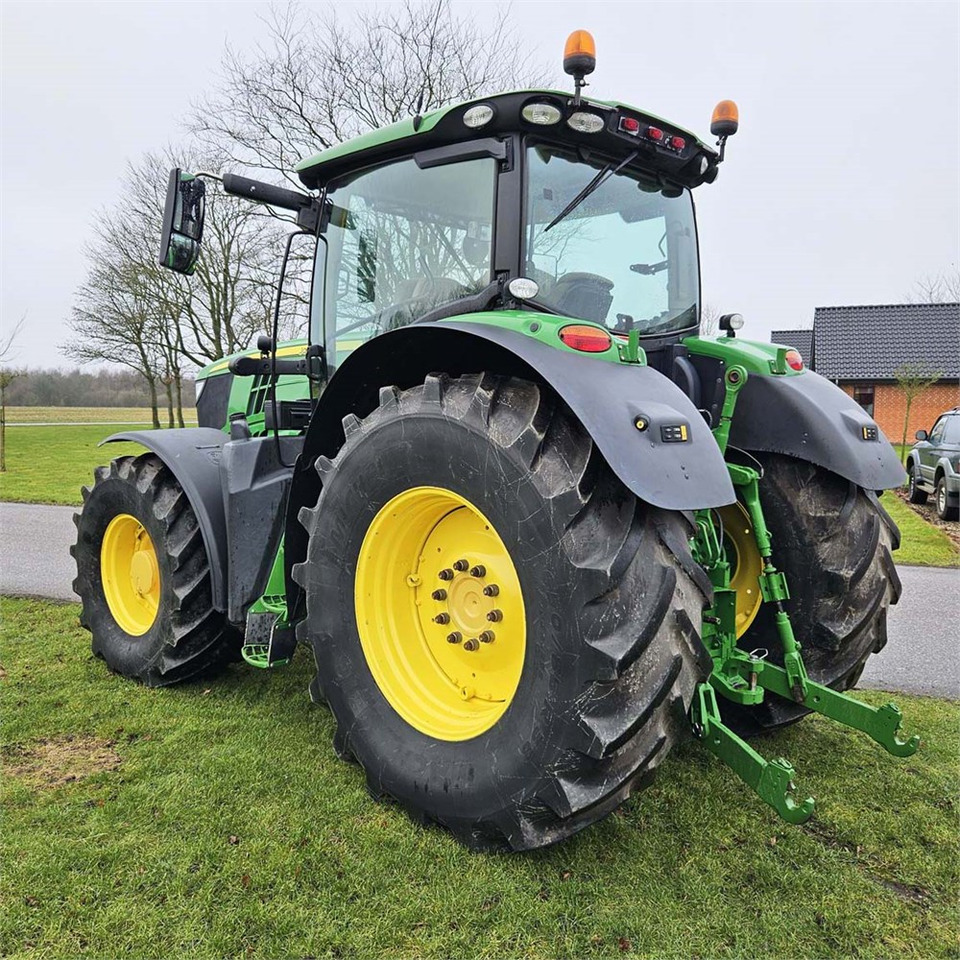 John Deere 6210 R - Farm tractor: picture 5 John Deere 6210 R - Farm tractor: picture 5